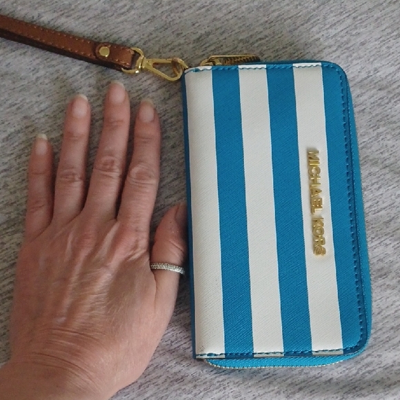 SOLD 12/25 !! - Picture 5 of 9